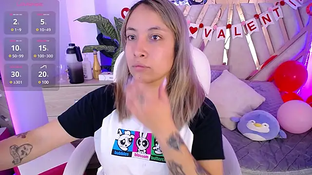 Snapshot of NyxAndria_1 chatting on February 17, 8:15 pm NyxAndria 1 online show from February 17, 8:15 pm