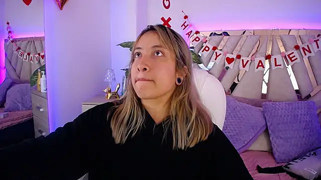 Snapshot of NyxAndria_1 chatting on February 23, 7:38 pm NyxAndria 1 online show from February 23, 7:38 pm