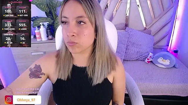 Snapshot of NyxAndria_1 chatting on March 15, 8:43 pm NyxAndria 1 online show from March 15, 8:43 pm