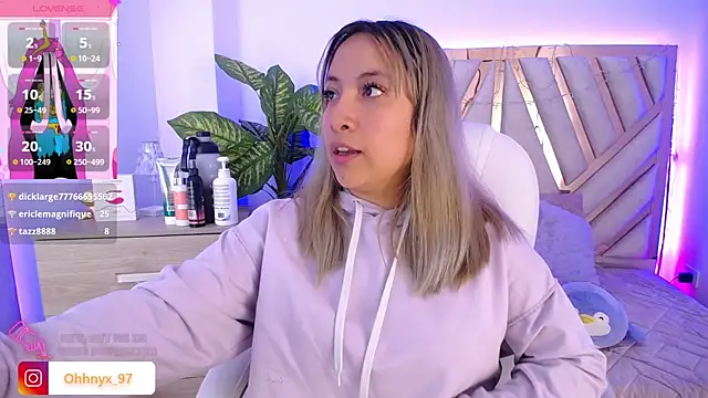 Snapshot of NyxAndria_1 chatting on March 19, 8:11 pm NyxAndria 1 online show from March 19, 8:11 pm