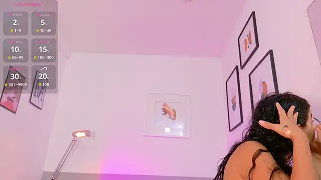 Snapshot of hotiergirl chatting on October 15, 1:00 pm hotiergirl online show from October 15, 1:00 pm