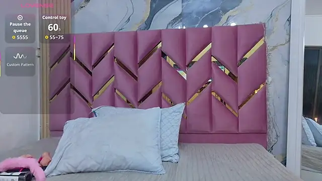 Snapshot of hotiergirl chatting on October 16, 12:39 pm hotiergirl online show from October 16, 12:39 pm