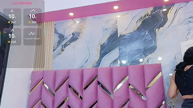 Snapshot of hotiergirl chatting on November 15, 12:23 pm hotiergirl online show from November 15, 12:23 pm