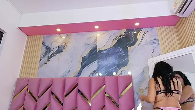 Snapshot of hotiergirl chatting on November 17, 12:11 pm hotiergirl online show from November 17, 12:11 pm