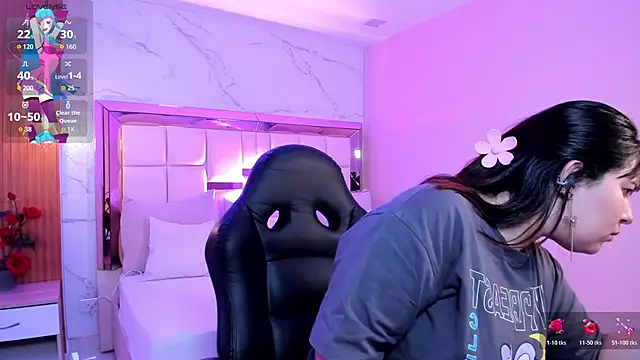 Snapshot of zoes_milee chatting on November 12, 10:37 am zoes milee online show from November 12, 10:37 am