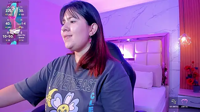 Snapshot of zoes_milee chatting on December 1, 11:15 am zoes milee online show from December 1, 11:15 am