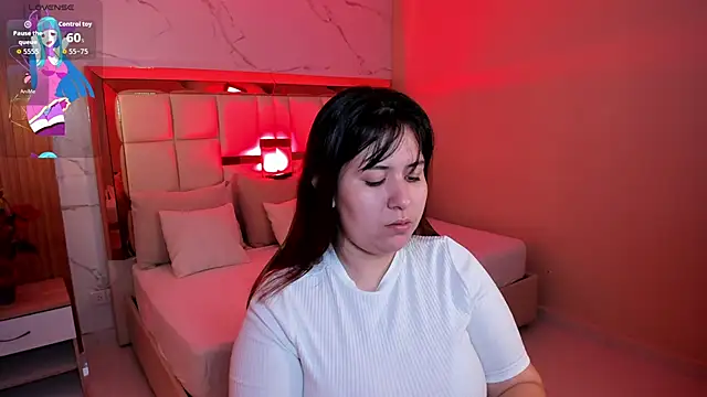 Snapshot of zoes_milee chatting on December 5, 11:30 am zoes milee online show from December 5, 11:30 am