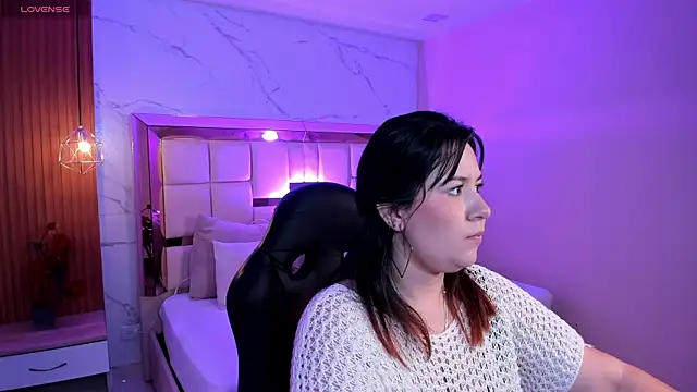 Snapshot of zoes_milee chatting on January 8, 11:45 am zoes milee online show from January 8, 11:45 am