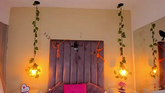 Dahlia Rousse online show from October 11, 10:30 pm