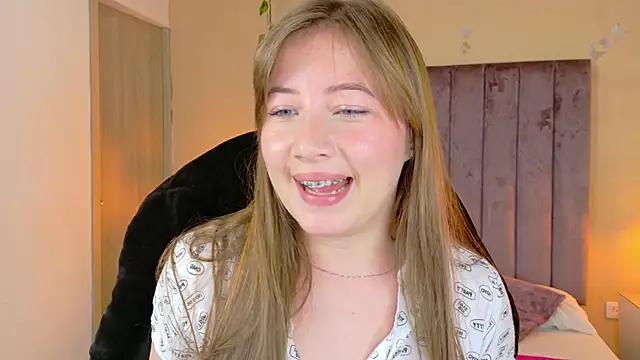 Dahlia Rousse online show from March 1, 2:46 am