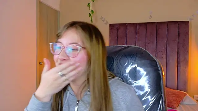 Dahlia Rousse online show from April 10, 5:56 am