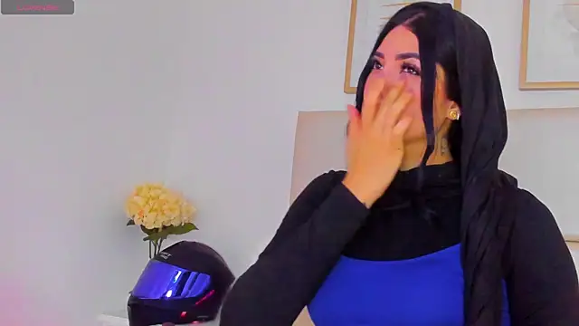 taylorsmiiith  online show from April 13, 7:41 pm