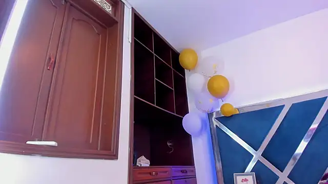 Snapshot of LucineArias chatting on December 5, 1:31 pm LucineArias online show from December 5, 1:31 pm