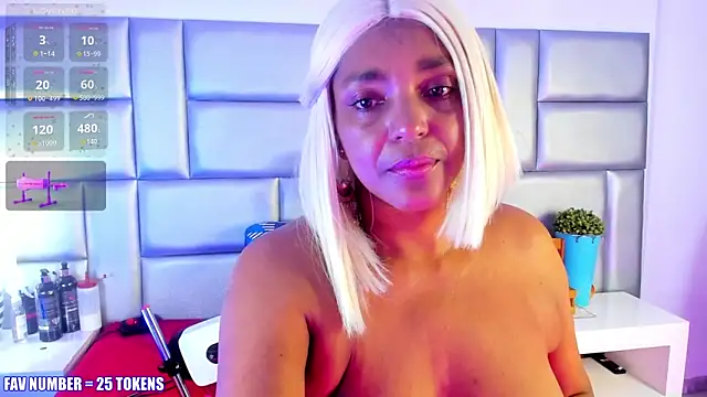 LovelyNickii online show from November 23, 1:22 pm