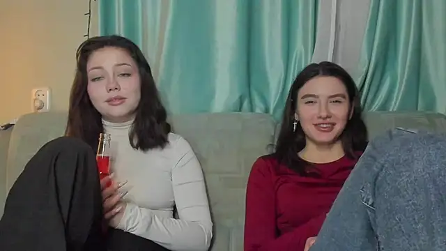 Snapshot of honey_love_honeyy chatting on January 23, 9:50 pm honey love honeyy online show from January 23, 9:50 pm