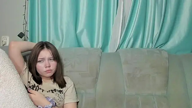 Snapshot of honey_love_honeyy chatting on January 25, 6:13 pm honey love honeyy online show from January 25, 6:13 pm