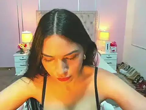 Snapshot of NoaLuxury chatting on March 10, 10:55 pm NoaLuxury online show from March 10, 10:55 pm