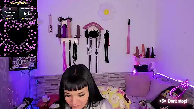 amyswallow7 online show from April 15, 1:01 am