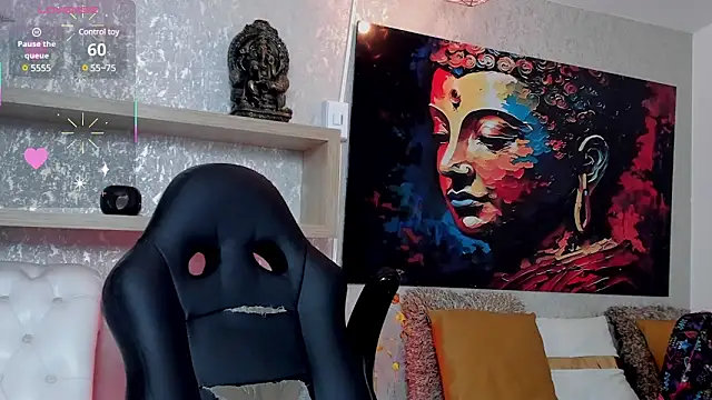 Luxury Woman online show from March 20, 6:20 pm