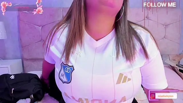 Snapshot of Elise-Leyton chatting on October 29, 9:05 pm Elise-Leyton online show from October 29, 9:05 pm