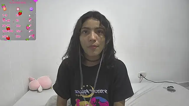 Snapshot of Lovelyamyy chatting on January 14, 3:43 am Lovelyamyy online show from January 14, 3:43 am