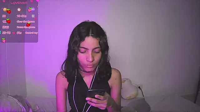 Snapshot of Lovelyamyy chatting on January 19, 1:53 am Lovelyamyy online show from January 19, 1:53 am