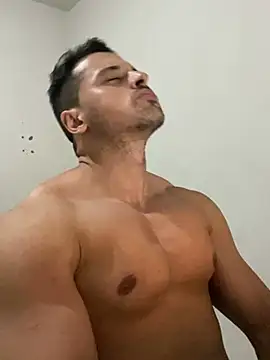 Snapshot of Lucasfit24 chatting on February 20, 11:54 pm Lucasfit24 online show from February 20, 11:54 pm