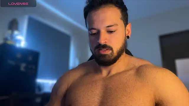 Snapshot of Lucasfit24 chatting on November 6, 1:56 pm Lucasfit24 online show from November 6, 1:56 pm