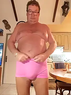 Snapshot of MountJohnXL chatting on February 10, 2:08 am MountJohnXL online show from February 10, 2:08 am