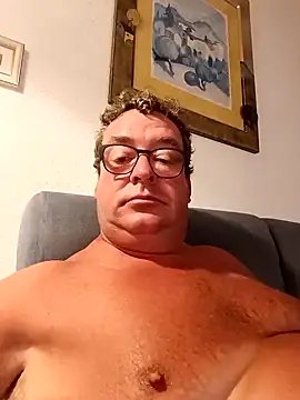 Snapshot of MountJohnXL chatting on February 23, 3:24 am MountJohnXL online show from February 23, 3:24 am