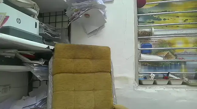 Snapshot of cute_modell chatting on February 19, 6:33 am cute modell online show from February 19, 6:33 am