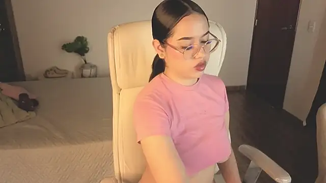 Snapshot of Renaxi_Smith chatting on November 1, 8:00 pm Renaxi Smith online show from November 1, 8:00 pm