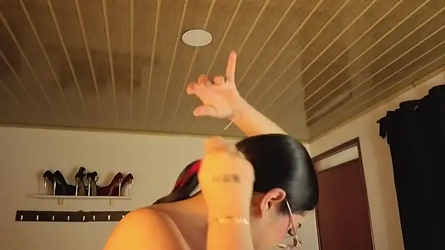 Snapshot of Renaxi_Smith chatting on November 23, 7:46 pm Renaxi Smith online show from November 23, 7:46 pm