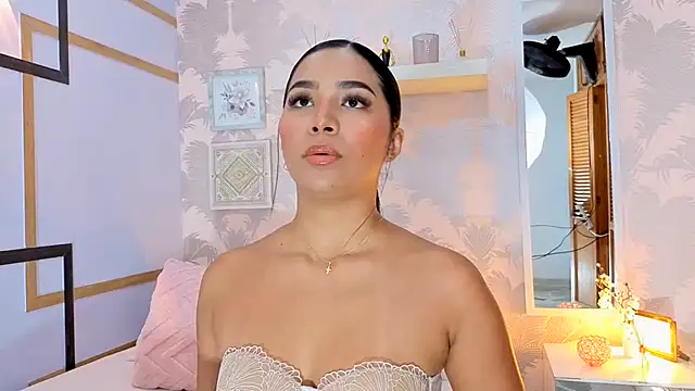 Snapshot of CharlotteGraay chatting on November 18, 7:29 pm CharlotteGraay online show from November 18, 7:29 pm