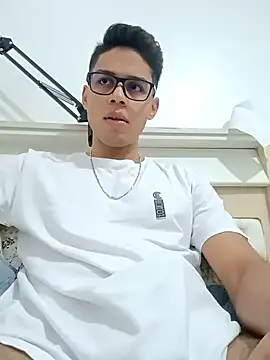 Snapshot of HornyTiger744 chatting on December 19, 9:55 pm HornyTiger744 online show from December 19, 9:55 pm