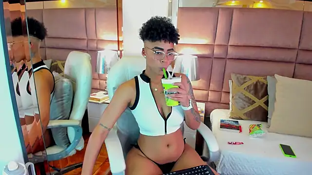 LuciaWallace online show from October 3, 1:57 am