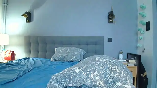 Snapshot of KattyFR chatting on October 27, 7:56 am KattyFR online show from October 27, 7:56 am