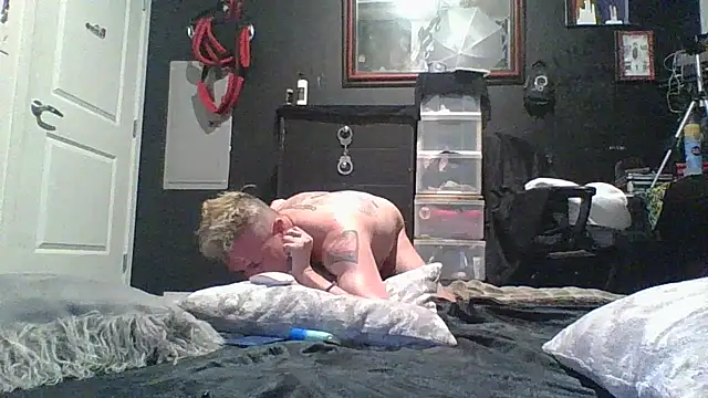 AQuickPhyx online show from April 18, 6:39 am