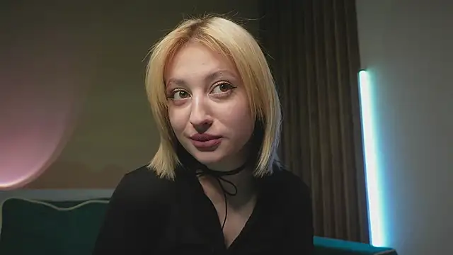 milasmiu online show from February 13, 3:03 pm