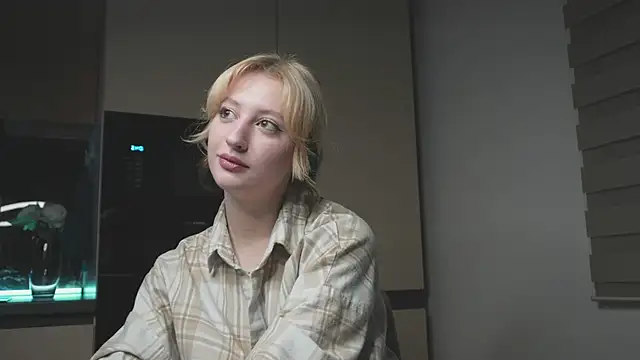 milasmiu online show from February 21, 3:54 pm