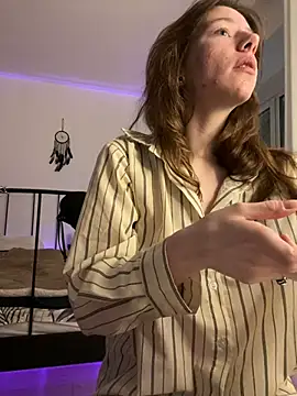 Snapshot of Mary_Leaf chatting on February 1, 5:37 pm Mary Leaf online show from February 1, 5:37 pm