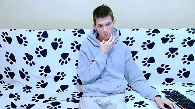 Snapshot of Lester_Broo chatting on February 5, 6:07 am Lester Broo online show from February 5, 6:07 am