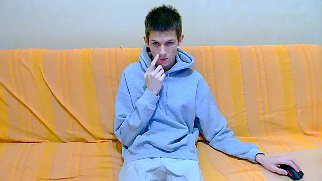 Snapshot of Lester_Broo chatting on February 12, 7:25 am Lester Broo online show from February 12, 7:25 am