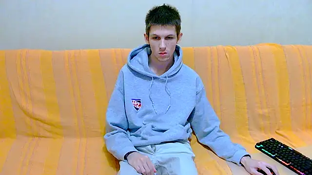 Snapshot of Lester_Broo chatting on February 14, 8:22 am Lester Broo online show from February 14, 8:22 am