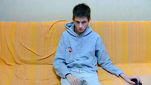 Snapshot of Lester_Broo chatting on February 19, 8:27 pm Lester Broo online show from February 19, 8:27 pm