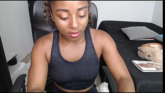 Snapshot of avis_lara chatting on February 18, 7:21 pm avis lara online show from February 18, 7:21 pm