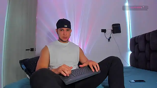 austinoficial online show from March 12, 8:59 pm