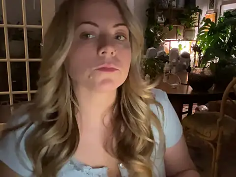 Snapshot of girlnextdoorjoelle chatting on January 13, 6:06 am girlnextdoorjoelle online show from January 13, 6:06 am