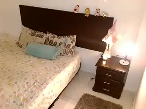 Snapshot of Aurrorasweet chatting on February 10, 2:41 am Aurrorasweet online show from February 10, 2:41 am