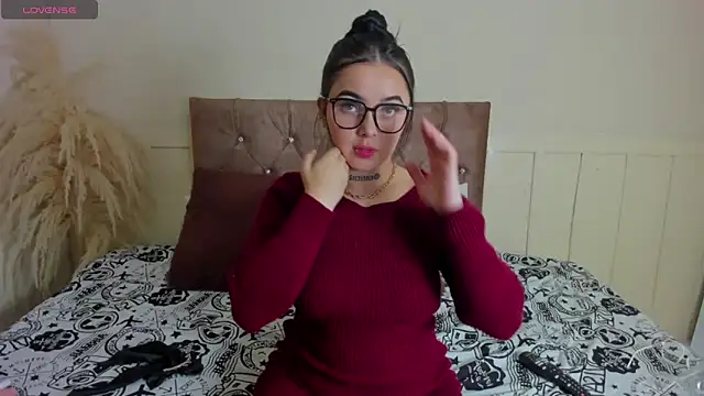 Natashawool1 online show from February 6, 1:43 pm